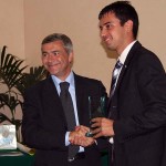L’assistente arbitrale Davide ARGENTIERI premiato dal presidente del CRA Lazio, Carlo Pacifici