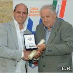 62 Vincenzo CALZOLARI premia Guido COSTANTINIjpg