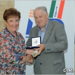 62 Vincenzo CALZOLARI premia Roberto CIANI (ritira la moglie)jpg