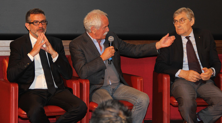 Roma Solidale consegna 12 defibrillatori alle società